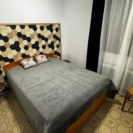 Apartament T2 Climatise Avec Jardin Proche - Fr-1-732-97 *